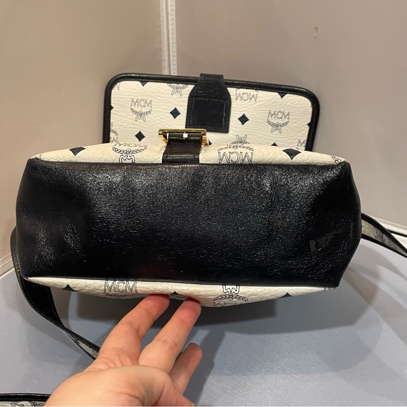EUC MCM Patterned White & Black Crossbody Bag Purse VTG Gold HW Leather Auth!! - Picture 8 of 16
